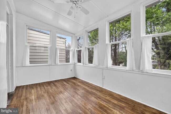 Building Photo - 517 Quincy St NW