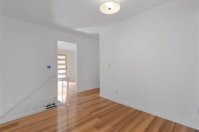 Building Photo - 2958 Harcourt Dr