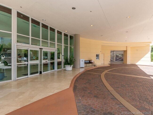 Building Photo - 2475 Brickell Ave
