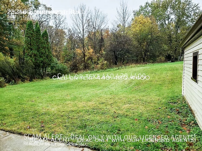 Building Photo - 25240 Sandhurst Rd