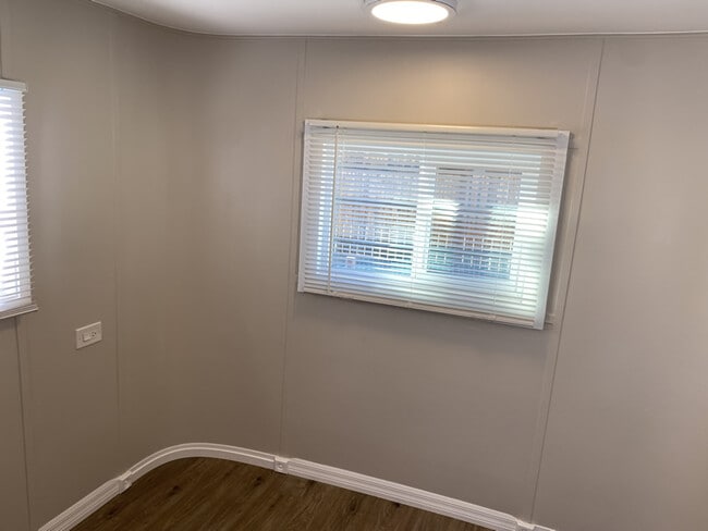 Building Photo - 33480 Beverly Dr