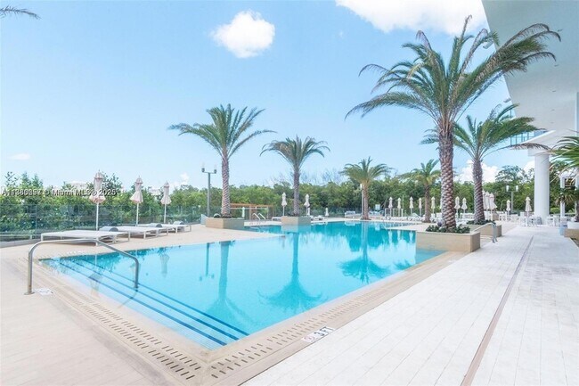 Building Photo - 16385 Biscayne Blvd