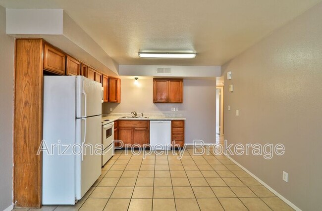 Building Photo - 6144 E Glencove St