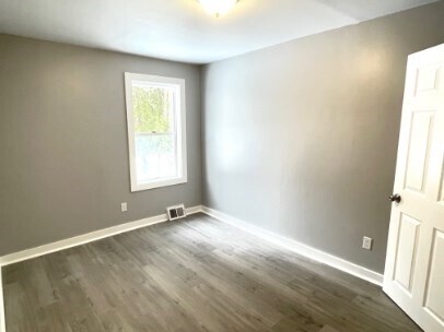 Building Photo - 155 Oak St