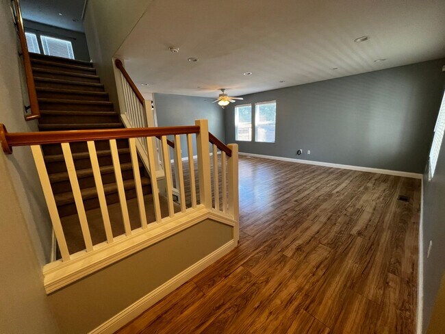 Building Photo - Dupont 4 bedroom plus loft home