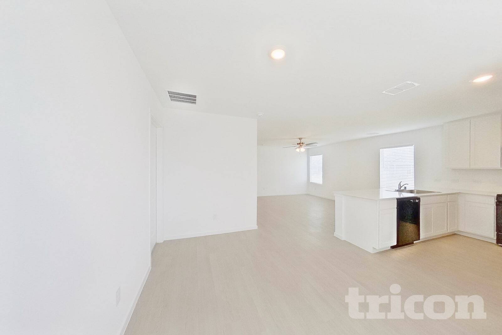 Building Photo - 1601 Parlier St