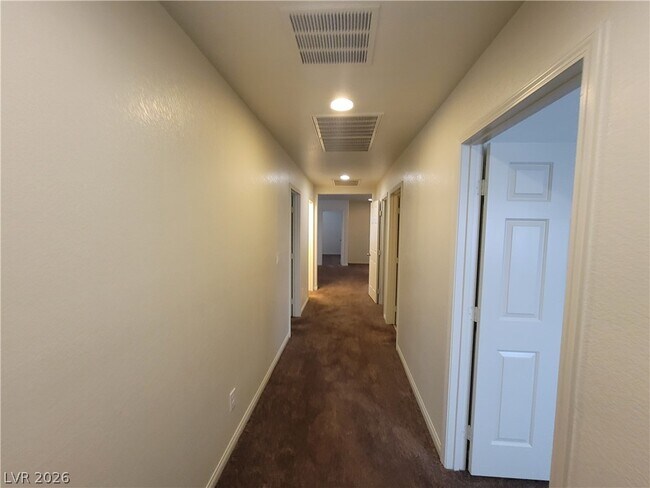 Building Photo - 2409 W Gilmore Ave