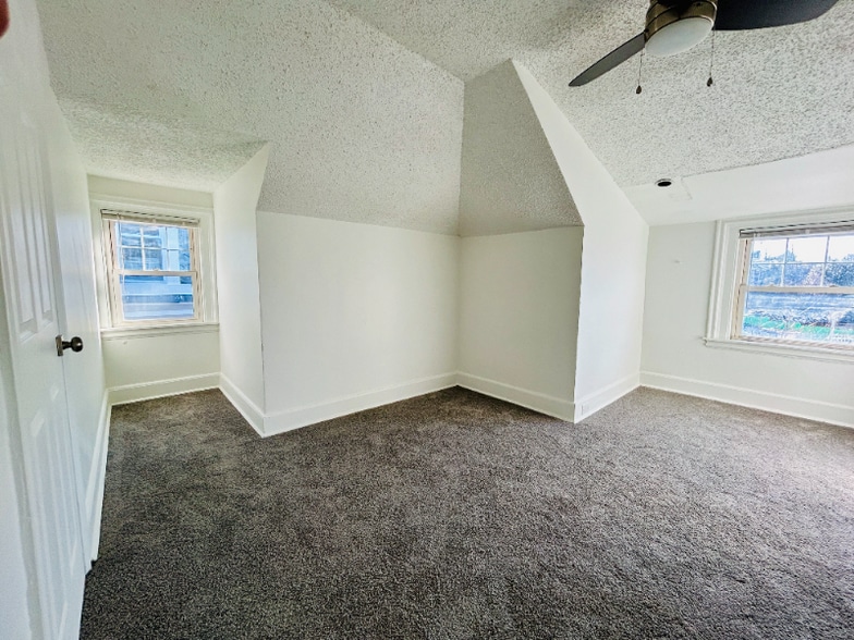 Building Photo - 1510 W 14th St