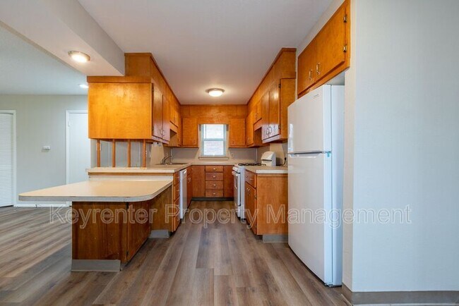 Building Photo - 526 S 39th W Ave