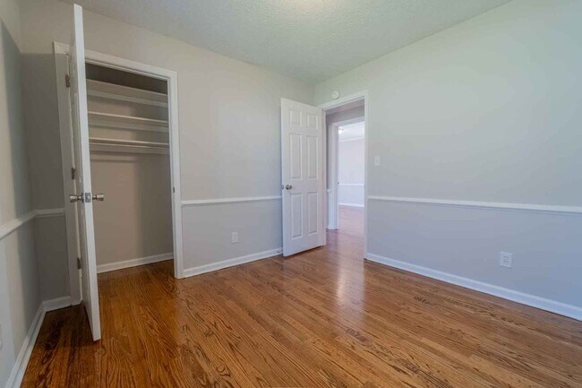 Building Photo - 123 Temple Cir