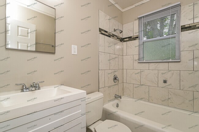 Building Photo - 4108 Davis St