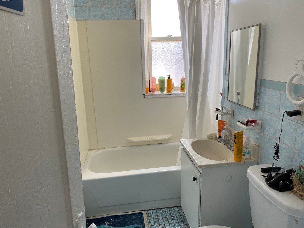 Building Photo - 4 Price Rd