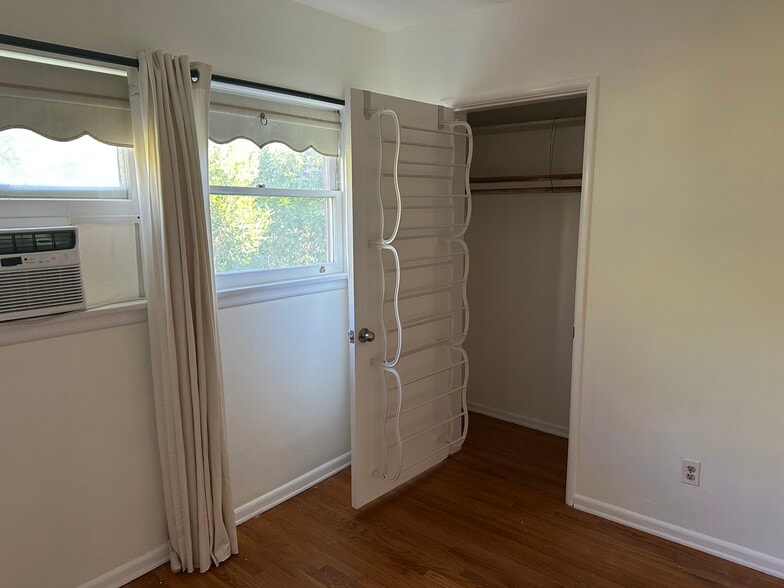 Closet - 4680 College View Ave