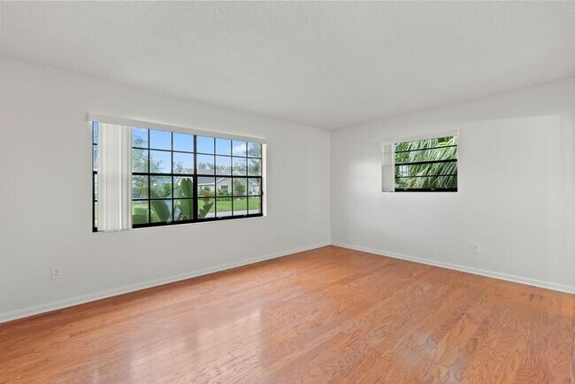 Building Photo - Spacious 4 Bedroom Ormond Beach Home with ...