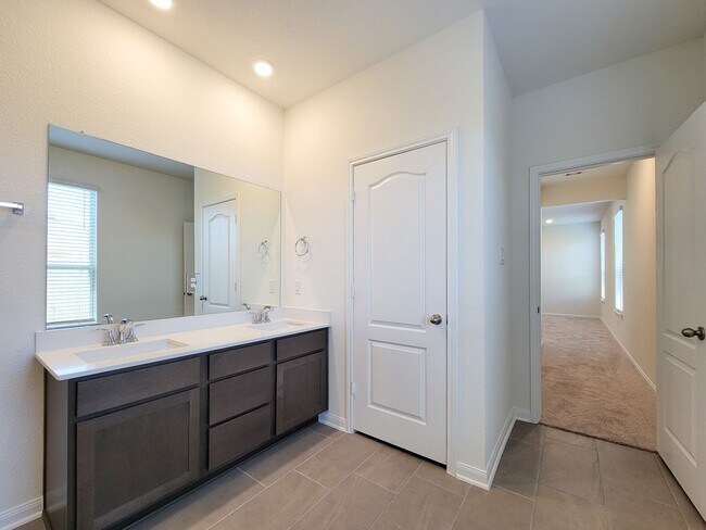 Building Photo - 2815 LYRA Ct