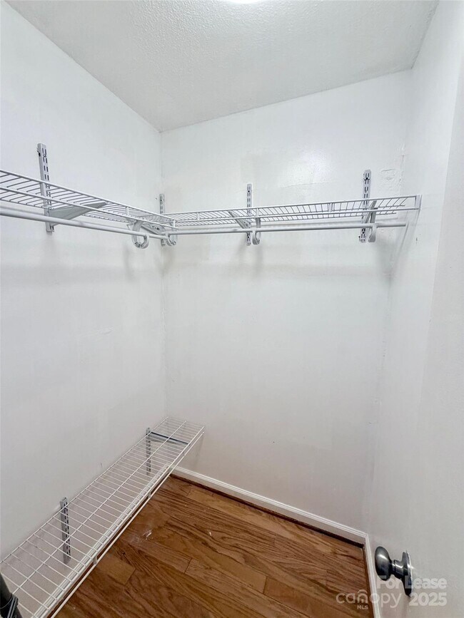 Building Photo - 115 Setter Ct