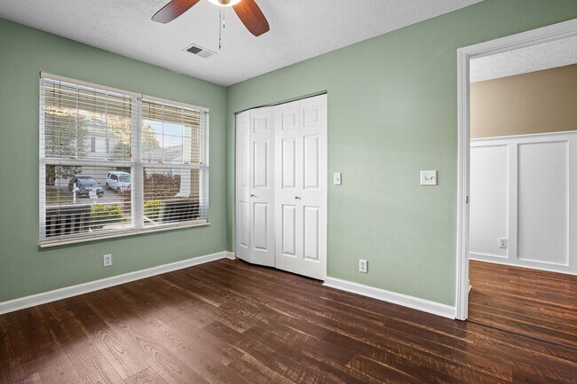 Building Photo - 131 Crestwood Ln