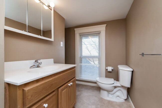 Building Photo - UNIQUE ACREAGE!!  4 Bedroom, 2 Bathroom House in Ames