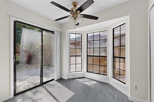 Building Photo - 100 Shinoak Valley