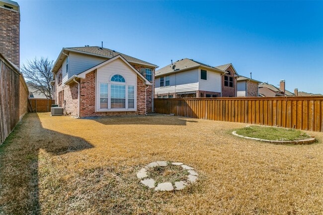 Building Photo - 511 Poplar Ln