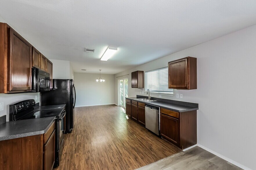 Building Photo - 3512 Cayman Dr