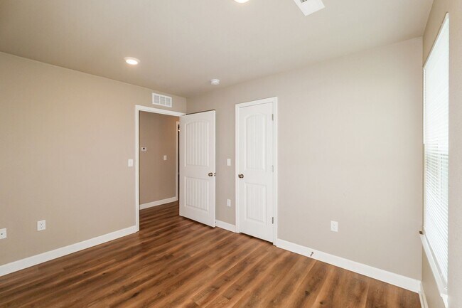 Building Photo - 3 BR/2BA | Newly Renovated Single Family Home | 1-Car Garage | Front yard!