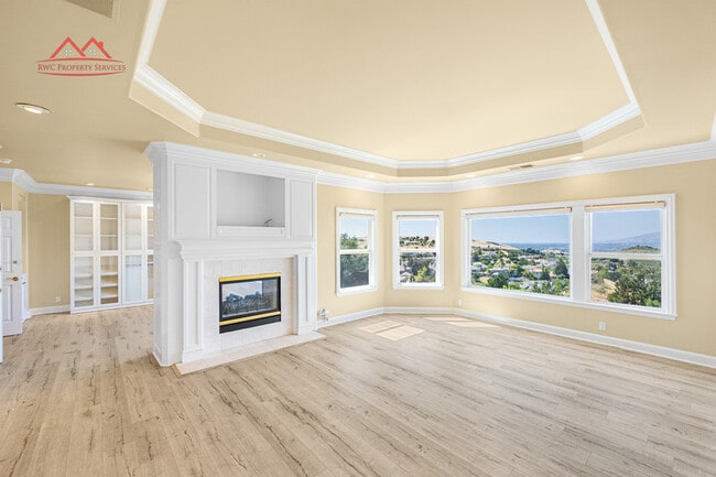 Building Photo - 5662 Country Club Pkwy