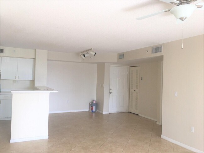 Building Photo - 7912 Sonoma Springs Cir