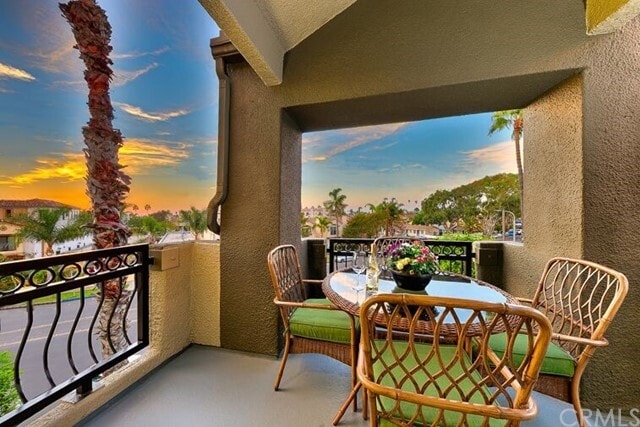 Building Photo - 420 Lake St