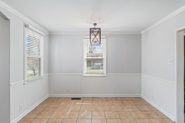 Building Photo - 3701 Vera Dr