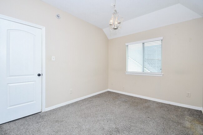 Building Photo - 21915 Stockbridge Ln