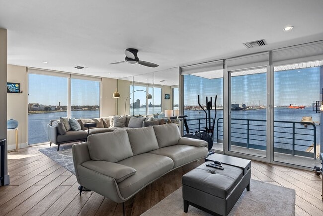 Building Photo - DOWNTOWN AREA