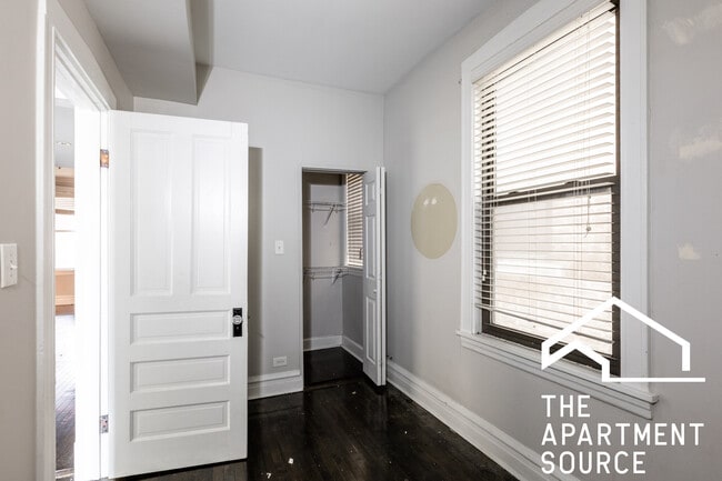 Building Photo - 1530 N Greenview Ave