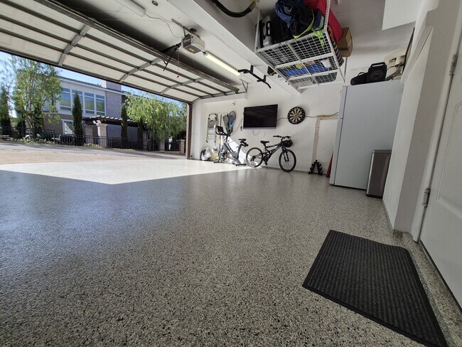Building Photo - 5313 Sevilla Ct