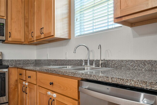 Building Photo - 5906 Yaupon Ridge Dr