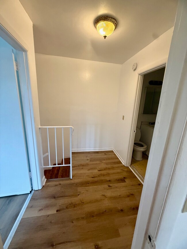 Building Photo - 550 Harding Pl