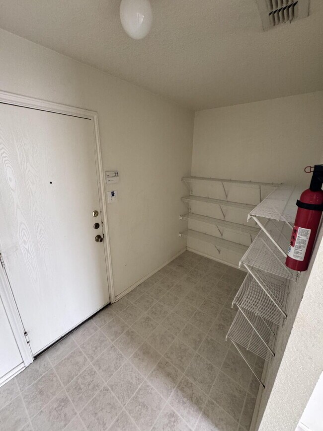 Building Photo - Beautiful home located in the desirable Ga...