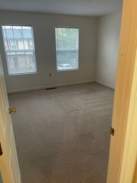 Building Photo - 374 Woodstock Ln