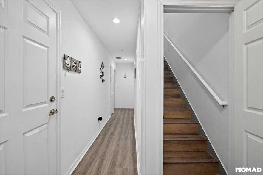 Building Photo - 2433 6th Ave Dr E