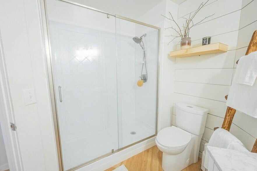 Building Photo - 269 N Hull St