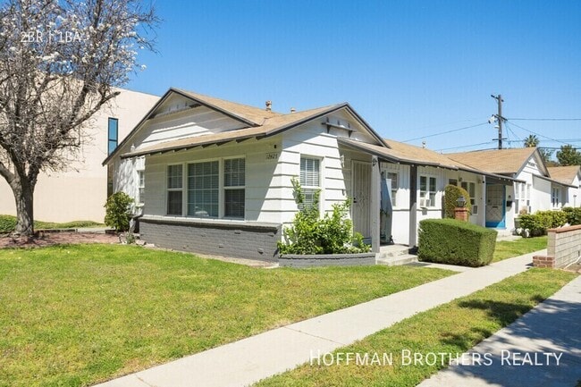 Building Photo - 12429 Chandler Blvd