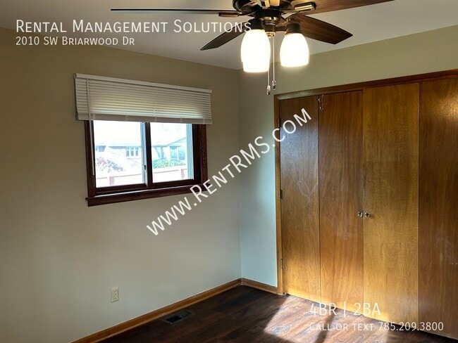 Building Photo - 2010 SW Briarwood Dr