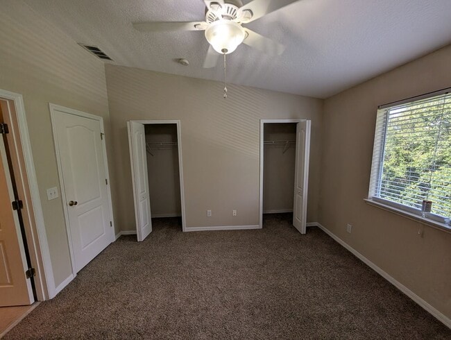 Building Photo - Spacious 2 Bed, 2.5 Bath Townhome in Gated...