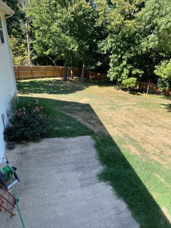 Building Photo - Available November 21st!   6 Month lease