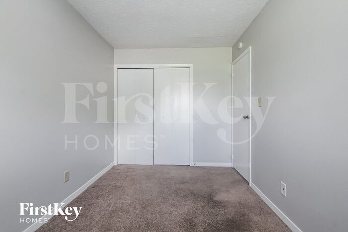 Building Photo - 5639 Dry Den Dr