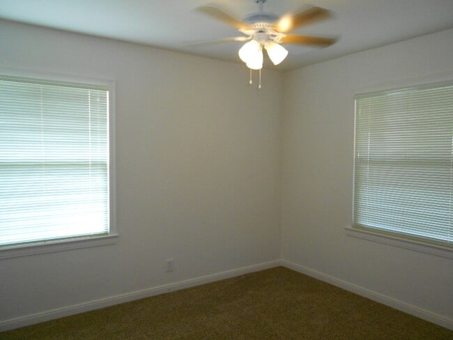 Building Photo - Central North home with big backyard, dual pane windows & more!