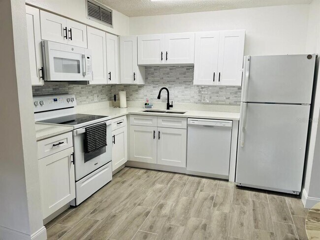 Building Photo - 345 Forestway Cir