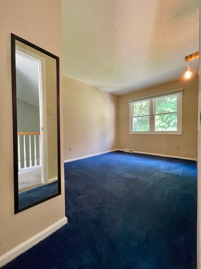 Building Photo - 18 Wilan Ln