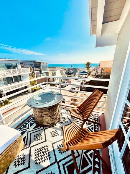 Deck off Primary br - 245 26th St