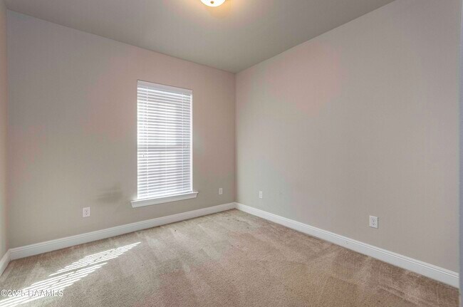 Building Photo - 135 Maddox Jude Dr